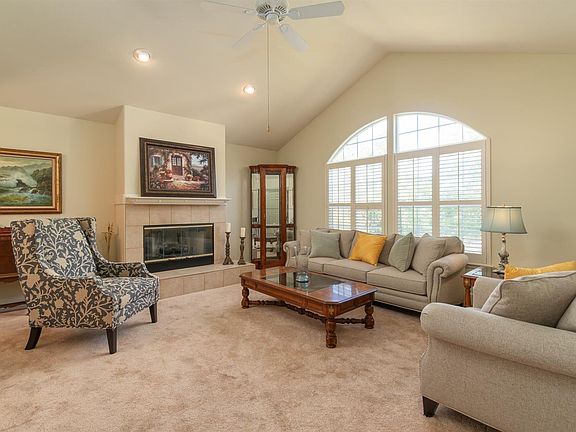 4th image of 222 Katie Ln