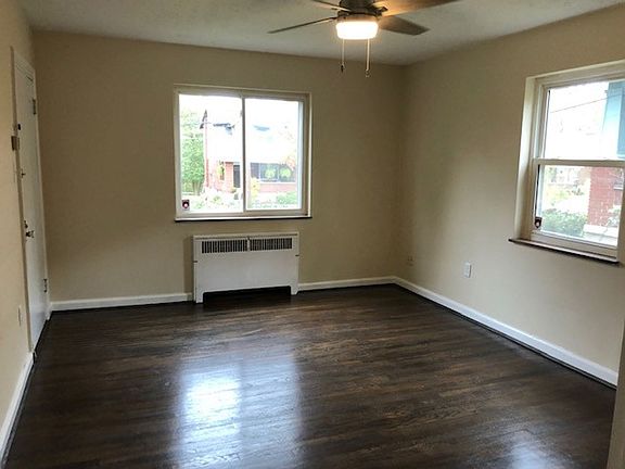 5th image of 5831 Woodmont Ave #1