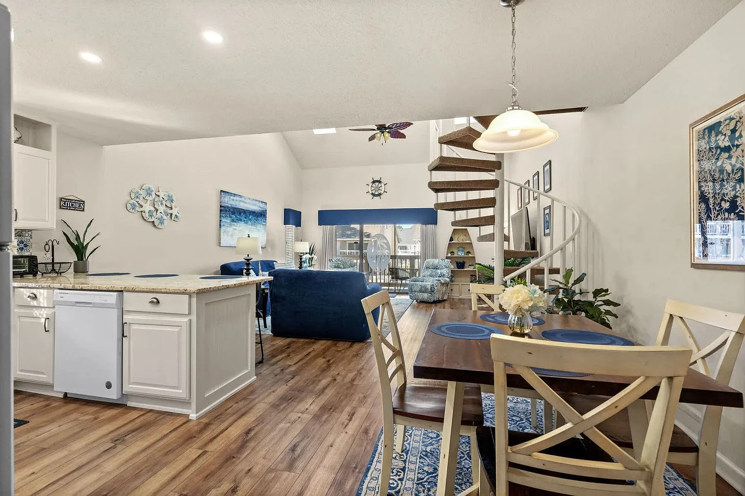 2 bed, 2.0 bath, 1140 sqft, $3,748 — Photo 3
