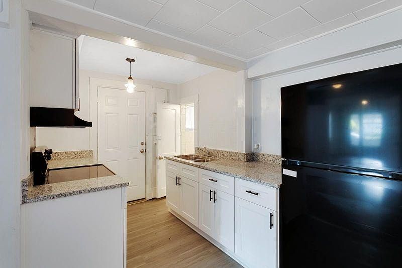 1st image of 812 Pennsylvania Ave APT 1
