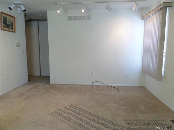 5th image of 1472 Harbor Dr #109