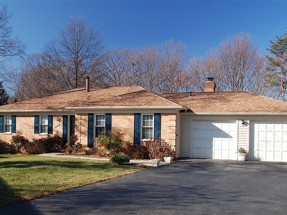 1st image of 6104 Redwood Ln