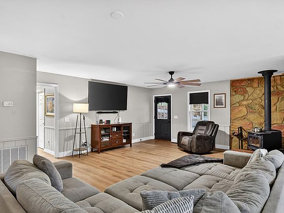 5th image of 111 Laurel Xing