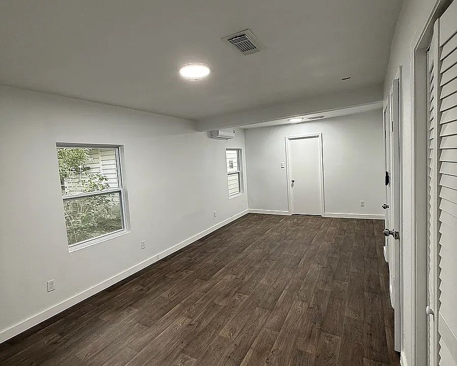 2nd image of 2800 Orange St