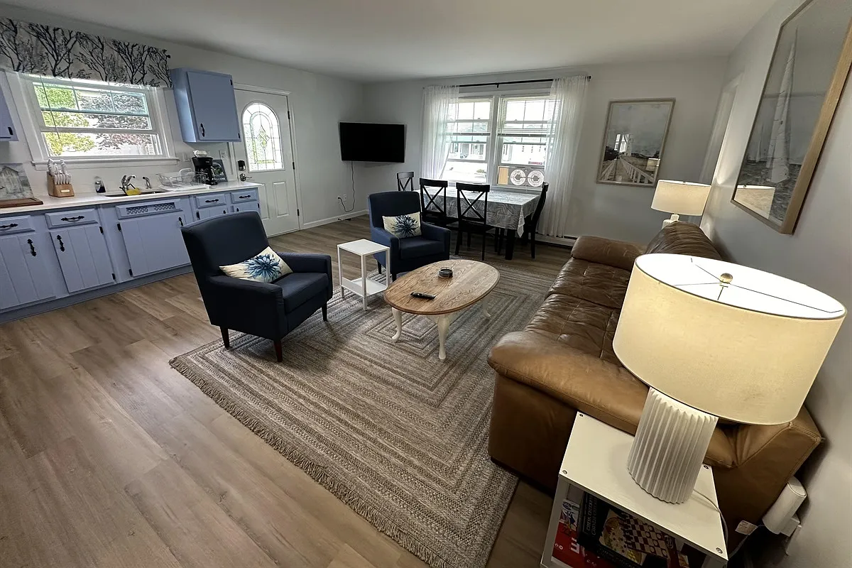 3 bed, 1000 sqft, $2,700 — Photo 3
