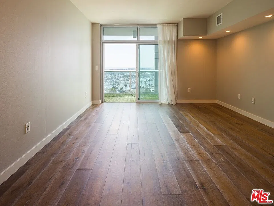 1 bed, 1.0 bath, 834 sqft, $4,600 — Photo 2