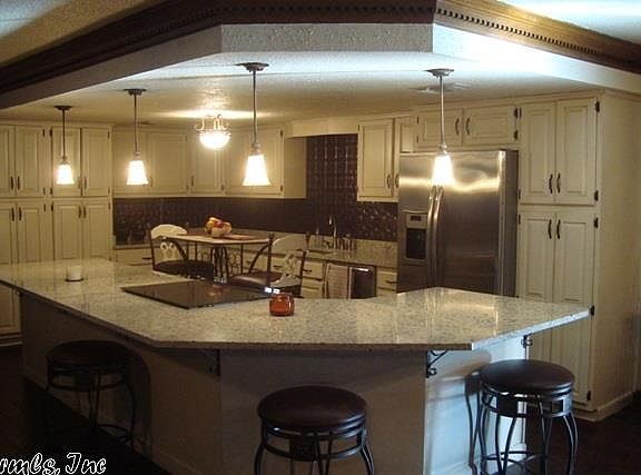 4th image of 805 Wade St