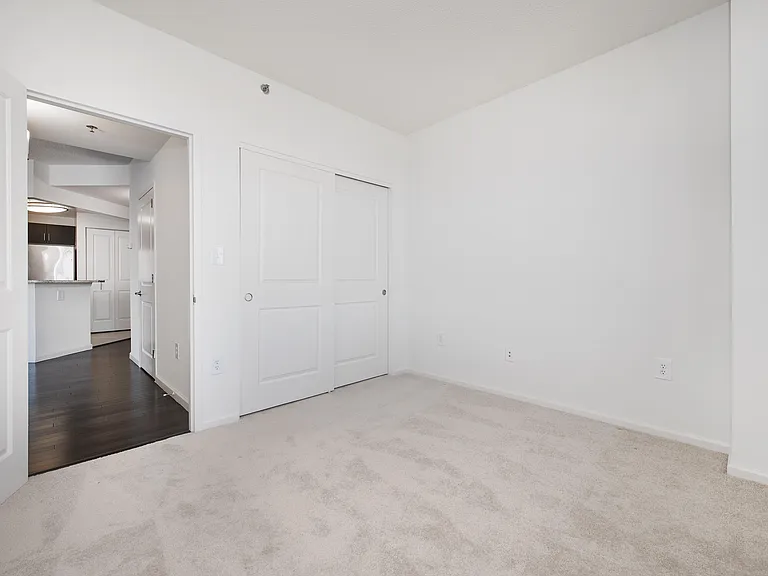 Riverbend At Port Imperial — Photo 15