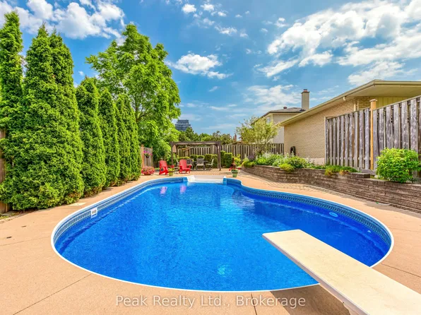 2235 Waycross Cres, Mississauga, ON L5K 1J5