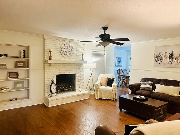 4th image of 239 Bay Park Dr
