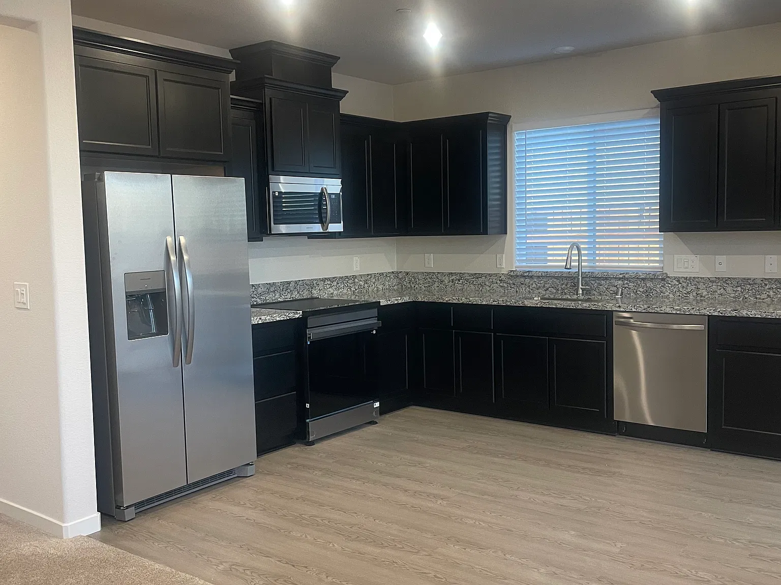 3 bed, 1251 sqft, $2,950 — Photo 2
