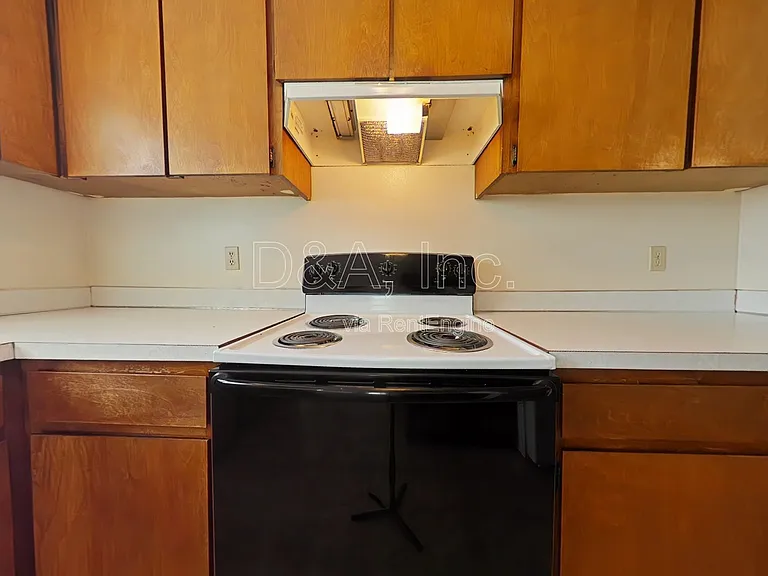 2525 NW Grant Ave — Photo 3