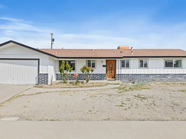 1560 Mulberry Ln, Lemoore, CA 93245