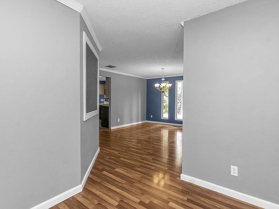 5th image of 6708 Alder Glen Dr SE