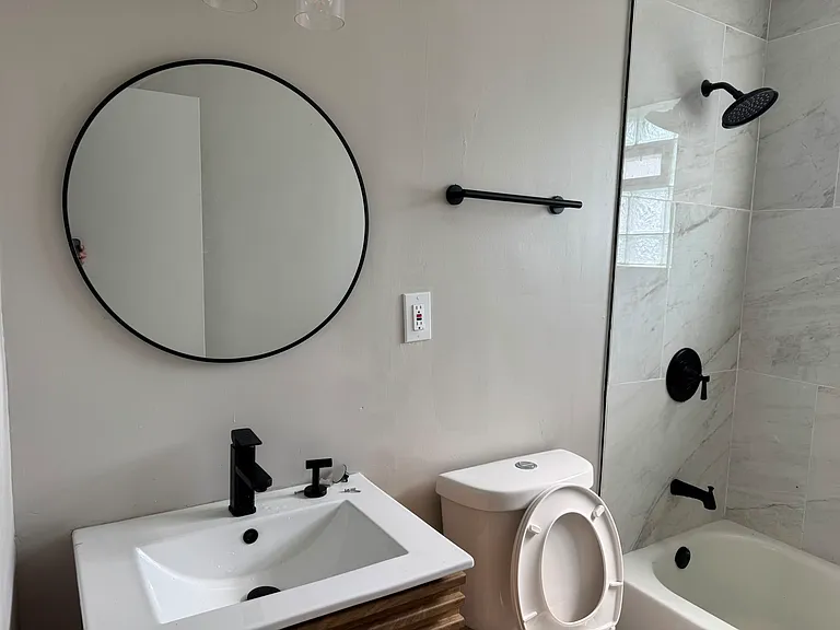 15917 Steinway Blvd — Photo 3