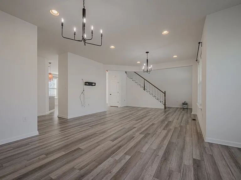 1607 Crane Ln — Photo 5