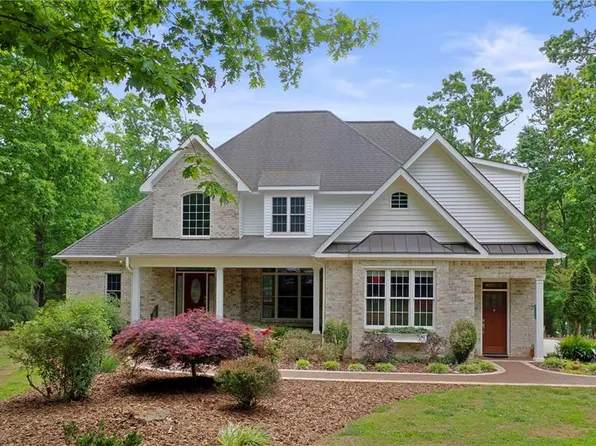 135 Harbor Dr W, Lexington, NC 27292