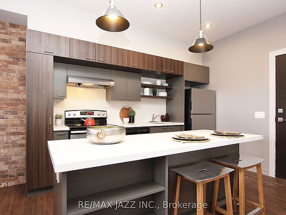 5th image of 14 1/2 King St E #201