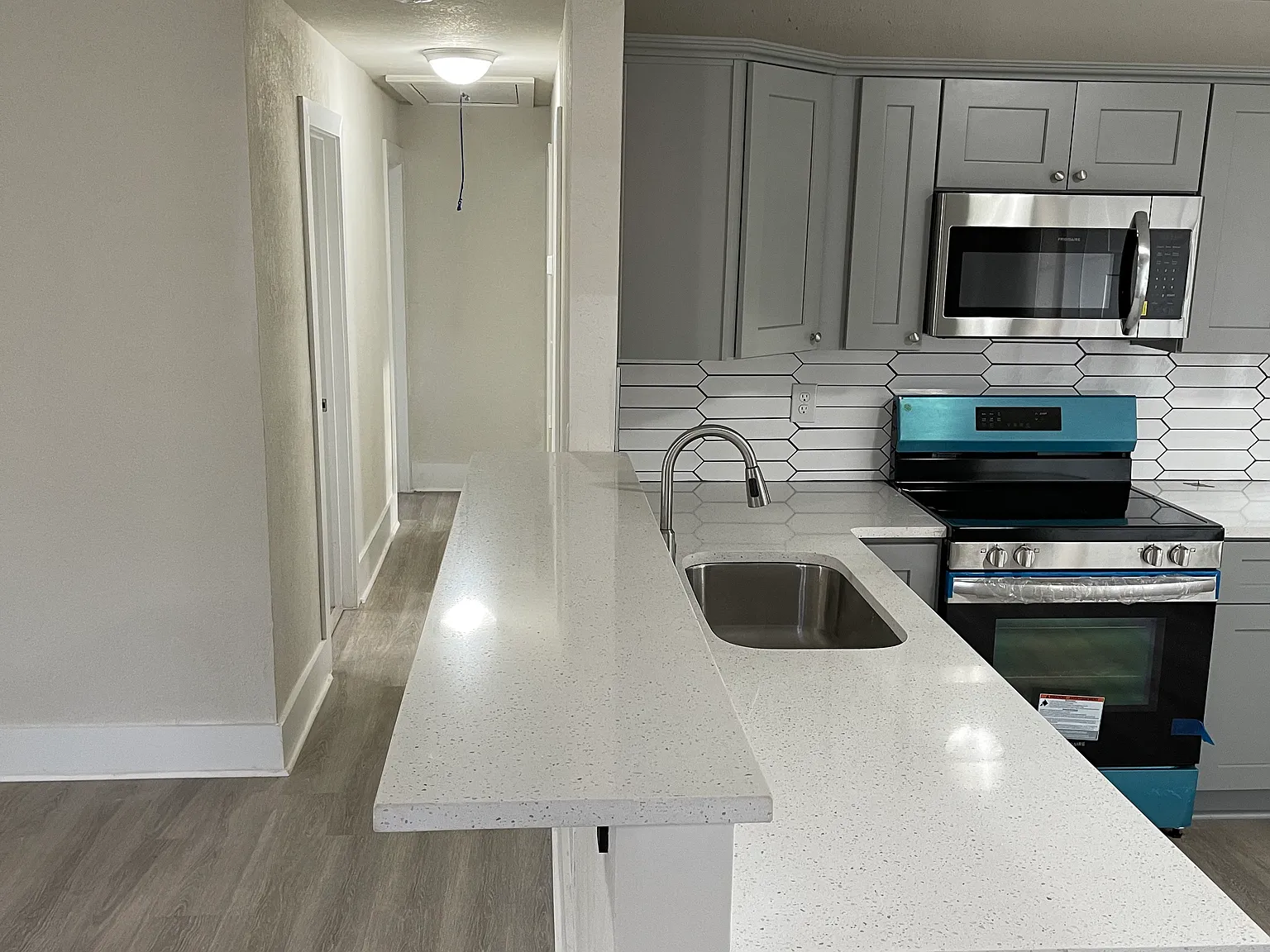 3 bed, 875 sqft, $1,450 — Photo 2