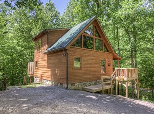 2261 Beach Front Dr, Sevierville, TN 37876