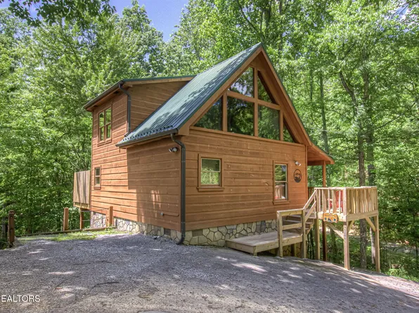 2261 Beach Front Dr, Sevierville, TN 37876