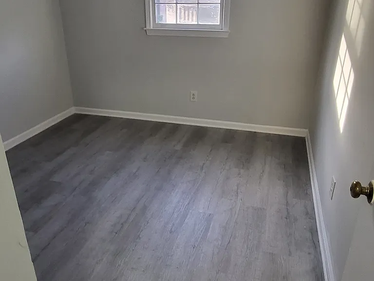 2571 Bailey Dr — Photo 2