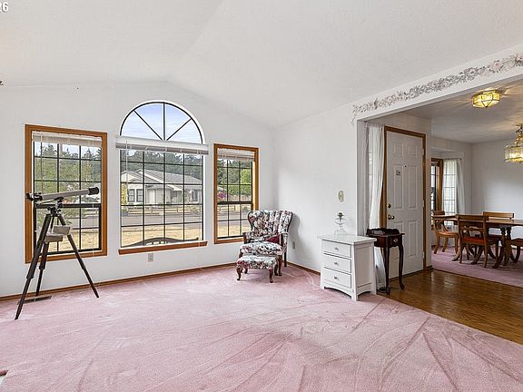 5th image of 1217 SE Evans Cir