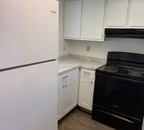 4th image of 18037 N 40th St APT 3
