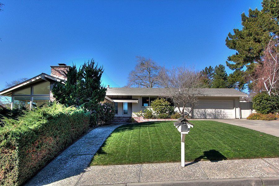 1st image of 766 Crossbrook Dr