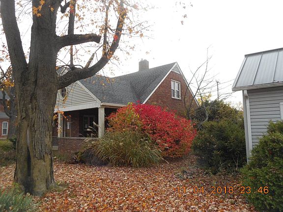 2nd image of 220 E Washington St