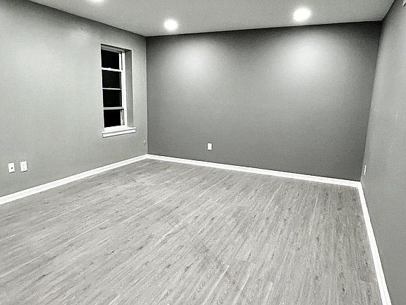 3rd image of 1002 Unicorn Way APT F3