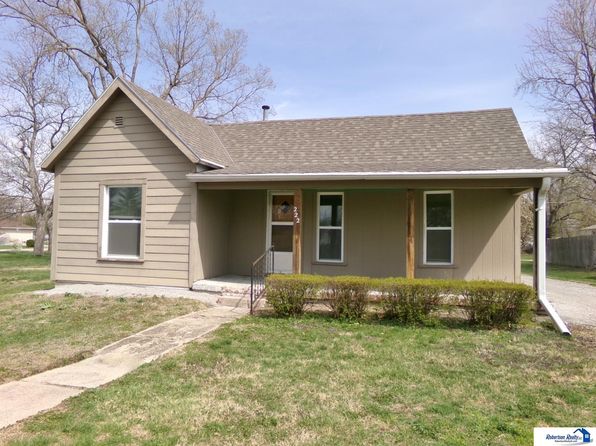 222 Graham St, Beatrice, NE 68310