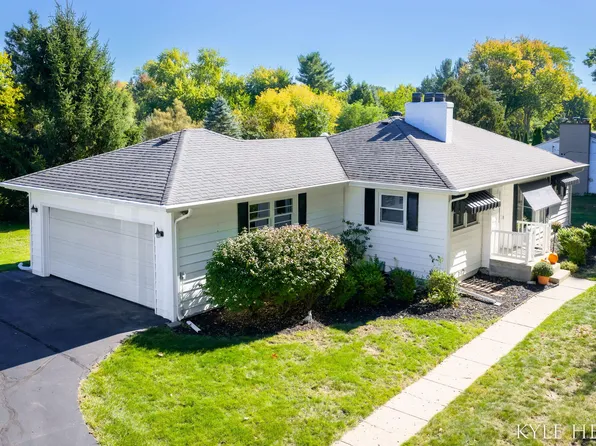 960 Brownwood Ave NW, Grand Rapids, MI 49504