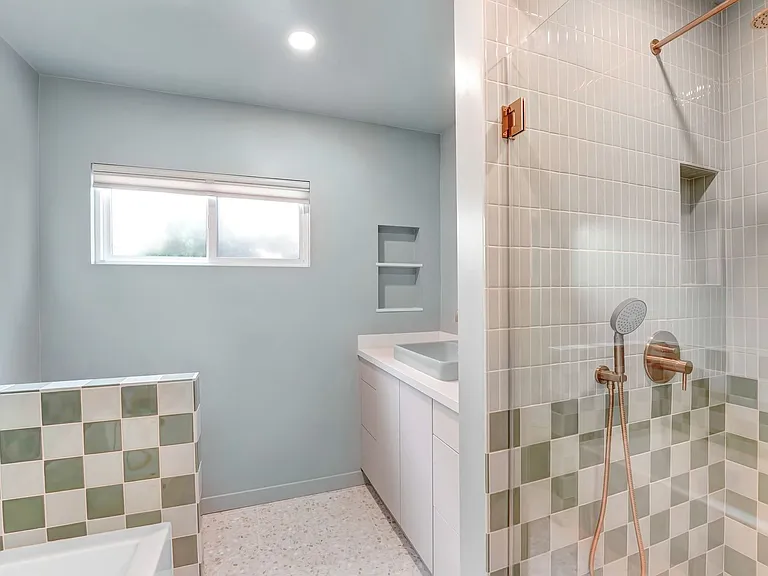 827 15th St - steps to Montana Ave in Santa Monica! — Photo 15