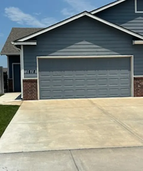 1618 E Olive Ct — Photo 2