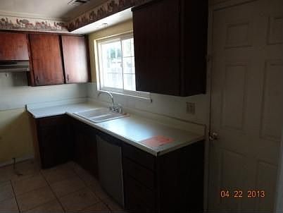 5th image of 705 El Dorado St