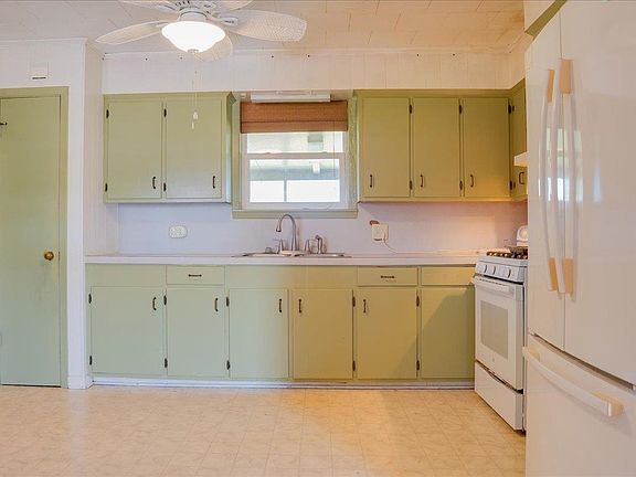 4th image of 536 Hospital Dr