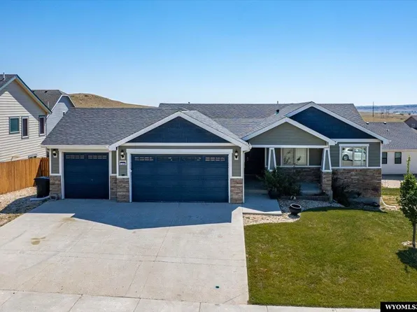 1101 River Heights Dr, Mills, WY 82604