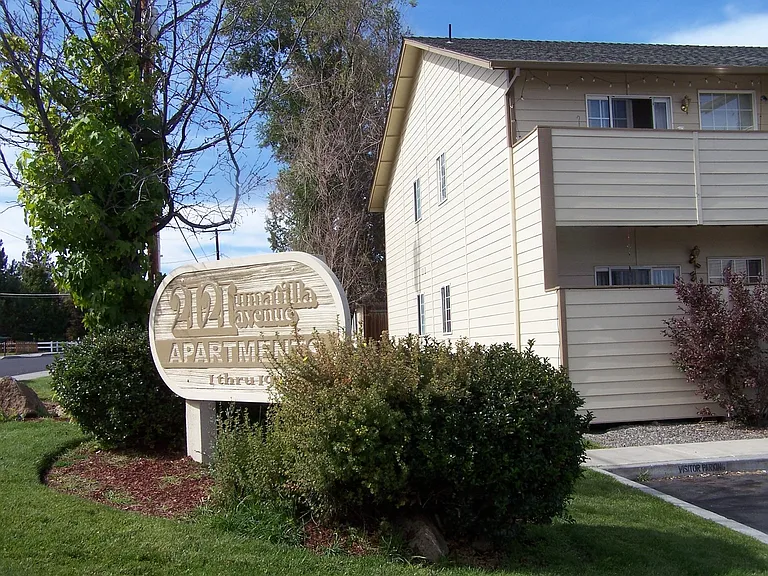 2121 SW Umatilla Ave #5 — Photo 1