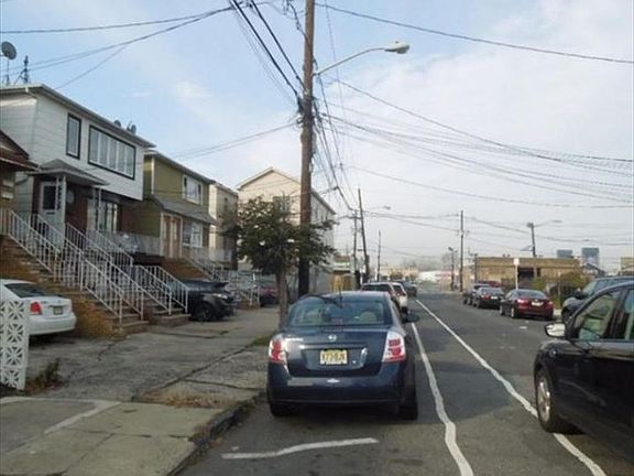 5th image of 421 Virginia Ave