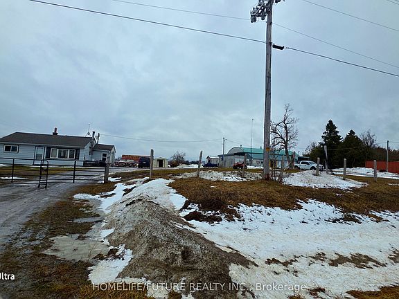 3rd image of 152 Glenarm Rd