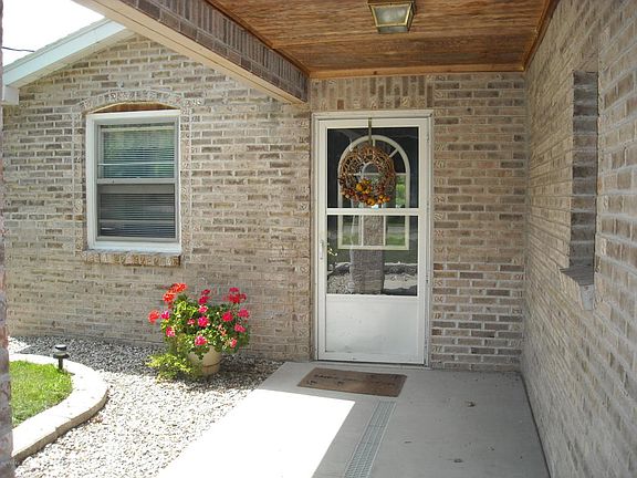 2nd image of 1360 Lynn Dr