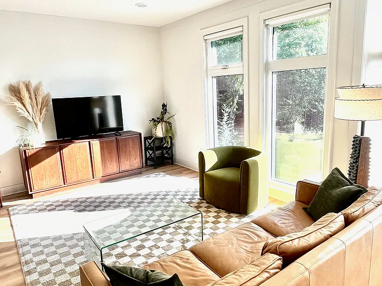 2061 E Roe Ter — Photo 3