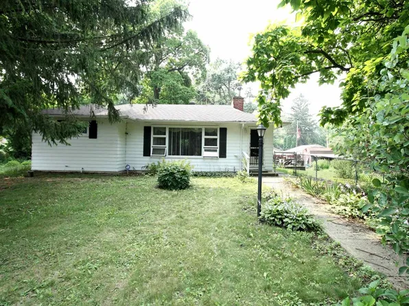 1410 East Maple Beach Drive, Edgerton, WI 53534