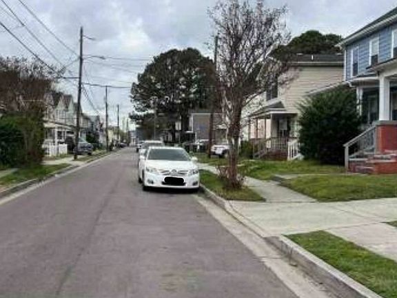 Exterior Neighborhood (street photo)