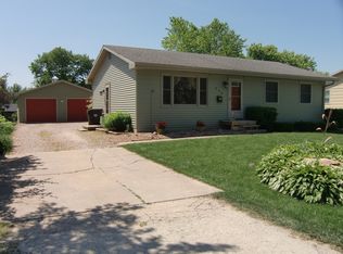 916 E Washington St, Winterset, IA 50273