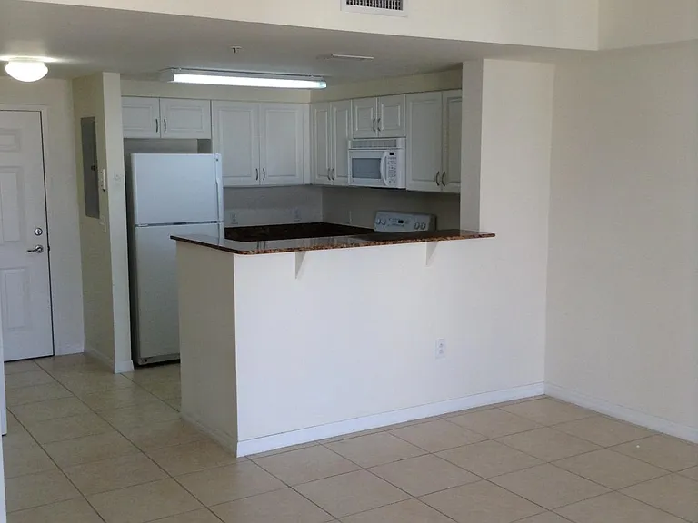 215 SW 42nd Ave #1005 — Photo 12