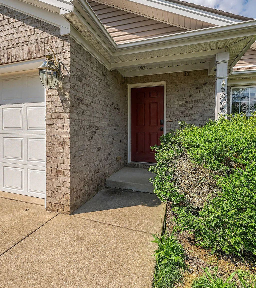 3 bed, 2.0 bath, 1265 sqft, $1,980 — Photo 2