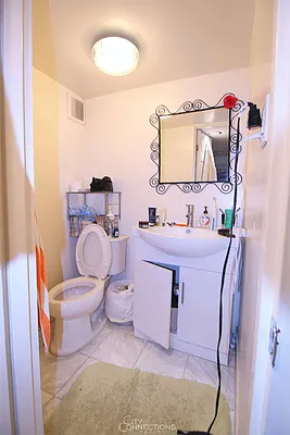 Rented by City Connections Realty | media 32