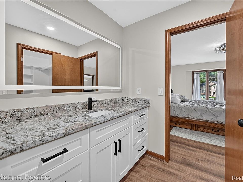 11390 Silverlake Ct, photo 28